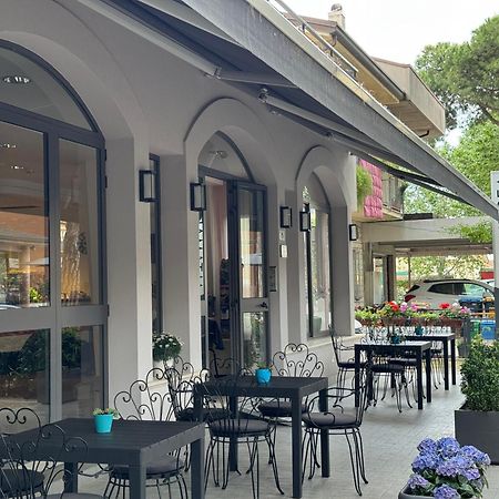 Hotel Altamarea Мисано Адриатико Екстериор снимка