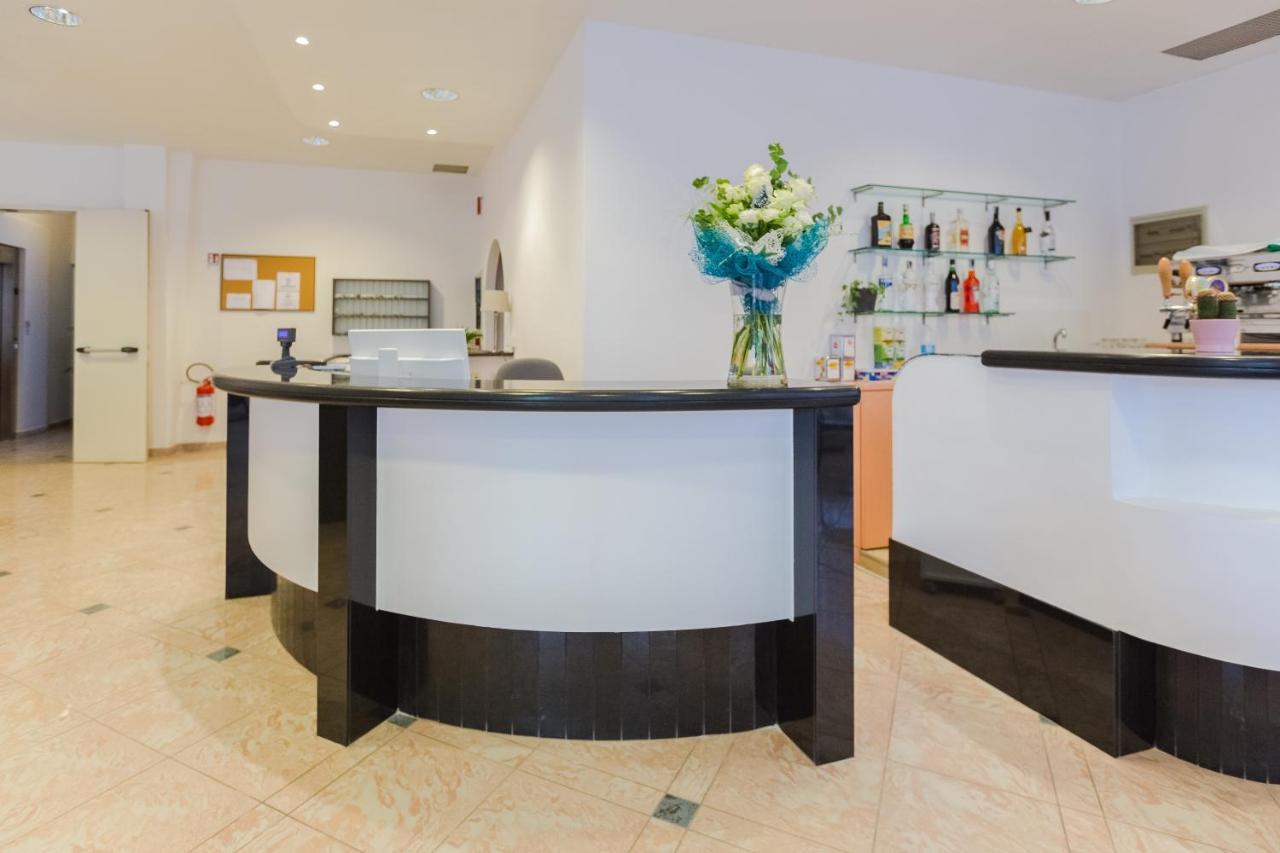 Hotel Altamarea Мисано Адриатико Екстериор снимка