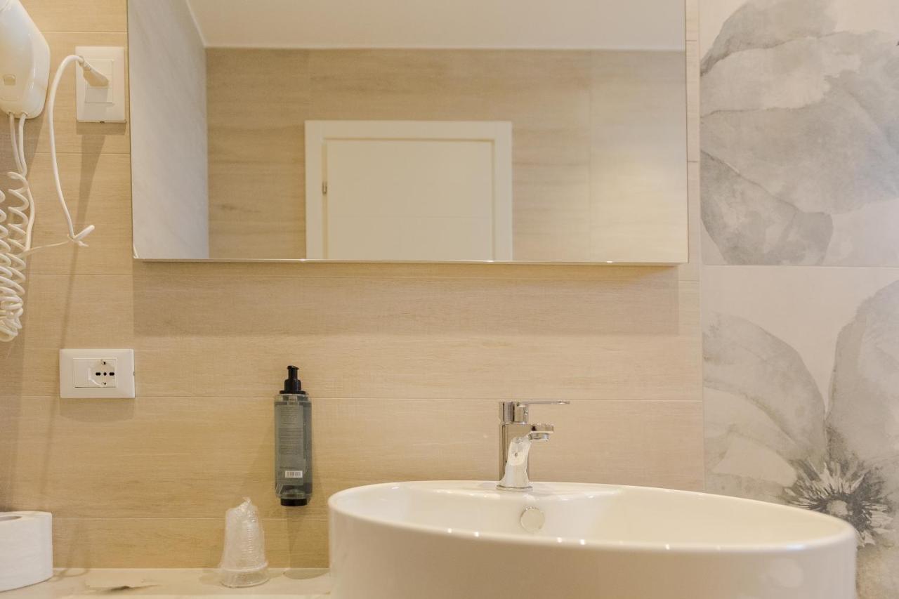 Hotel Altamarea Мисано Адриатико Екстериор снимка